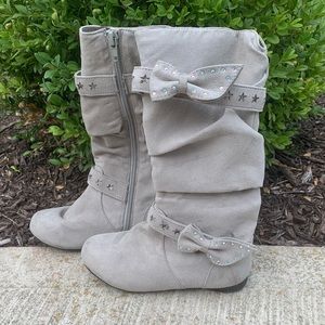Cute tall boots!